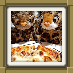Junior and Juniorientje eating pizza on their first date