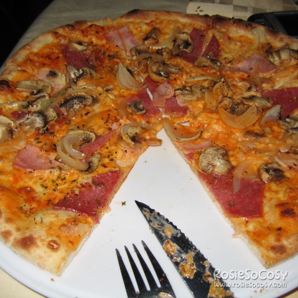 Pizza at Pizzera Venezia in Bremen